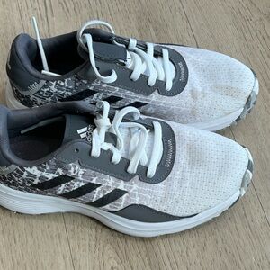 adidas Unisex-Child  Golf Shoes Youth size 4